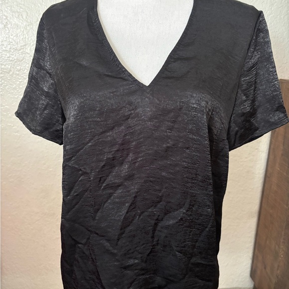 Forever 21 Black Short Sleeve V-Neck Top - Picture 1 of 6